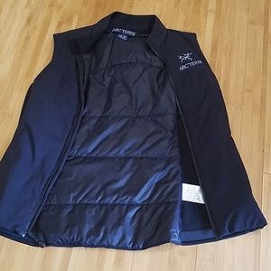 Arcyeryx womens black vest size small 4-6